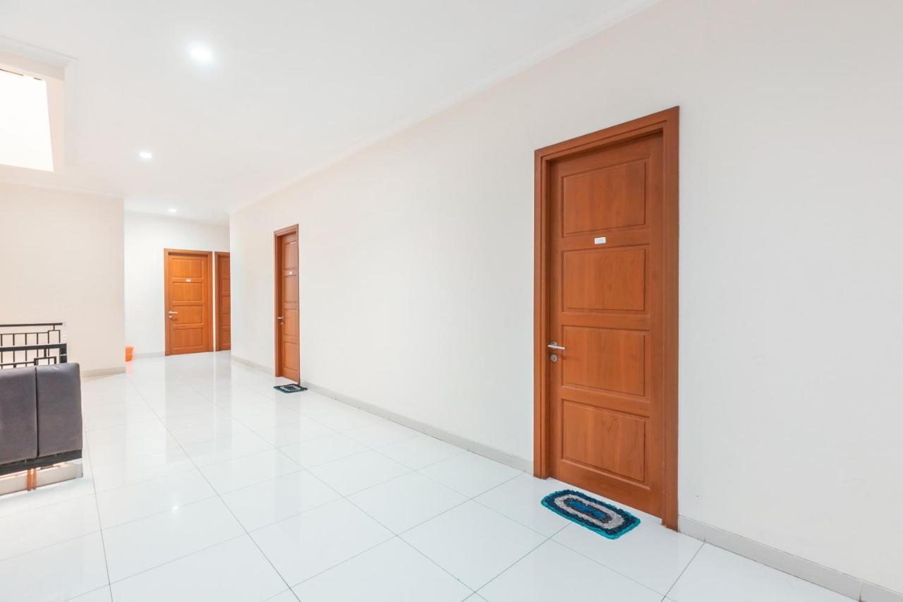 Reddoorz Near Universitas Esa Unggul Bekasi Harapan Indah מראה חיצוני תמונה