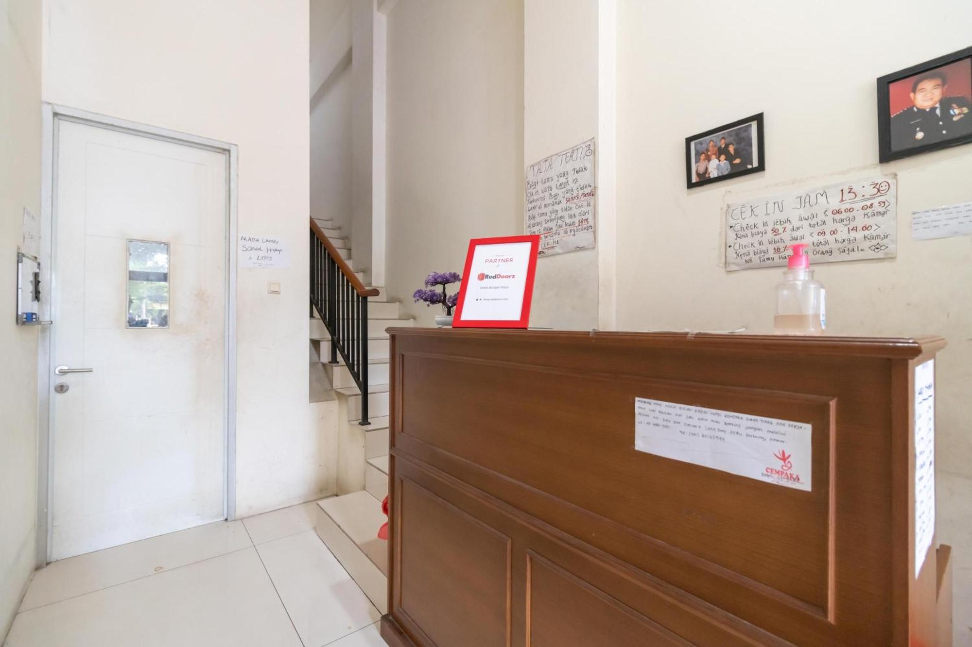Reddoorz Near Universitas Esa Unggul Bekasi Harapan Indah מראה חיצוני תמונה