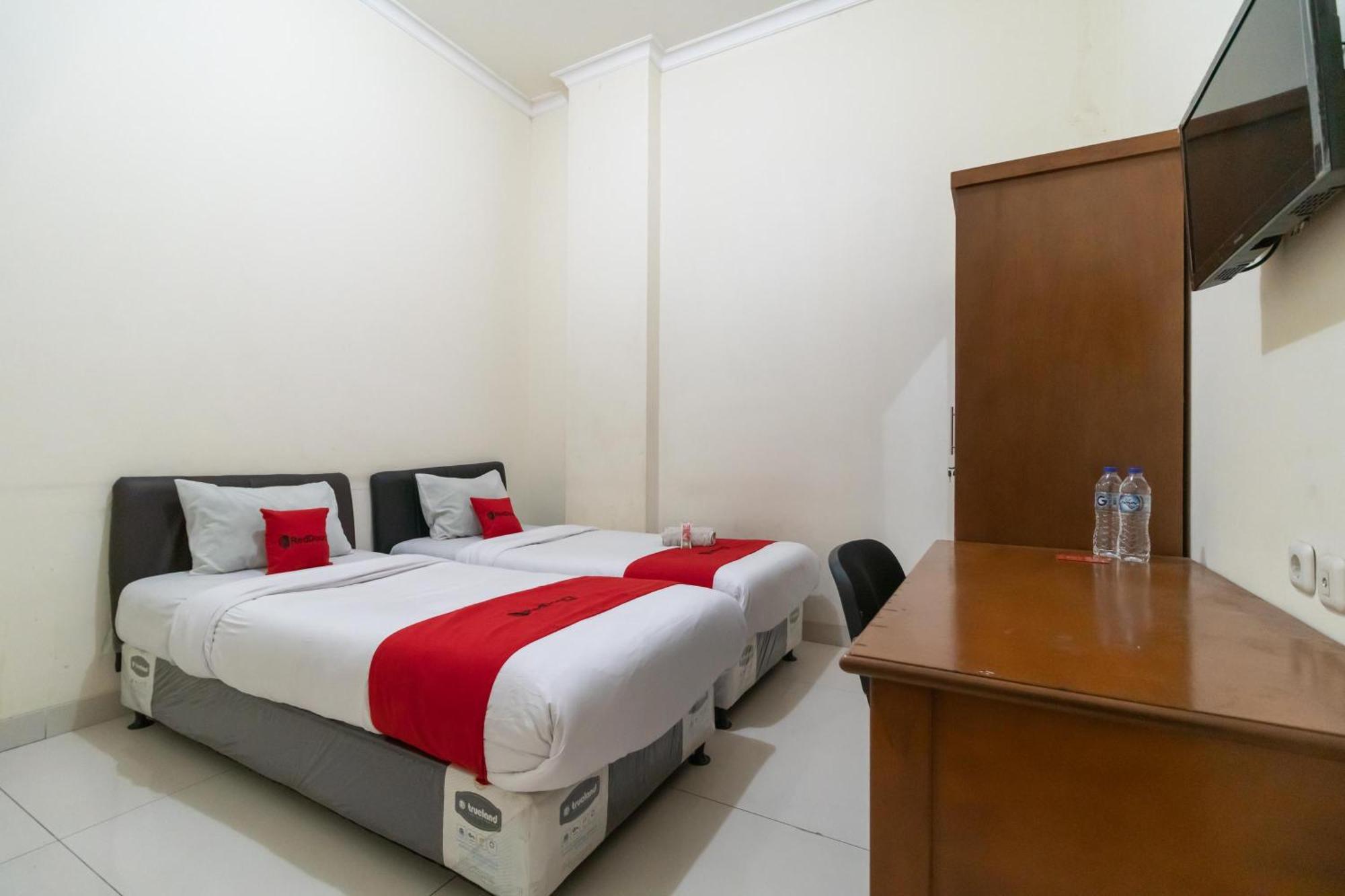 Reddoorz Near Universitas Esa Unggul Bekasi Harapan Indah מראה חיצוני תמונה