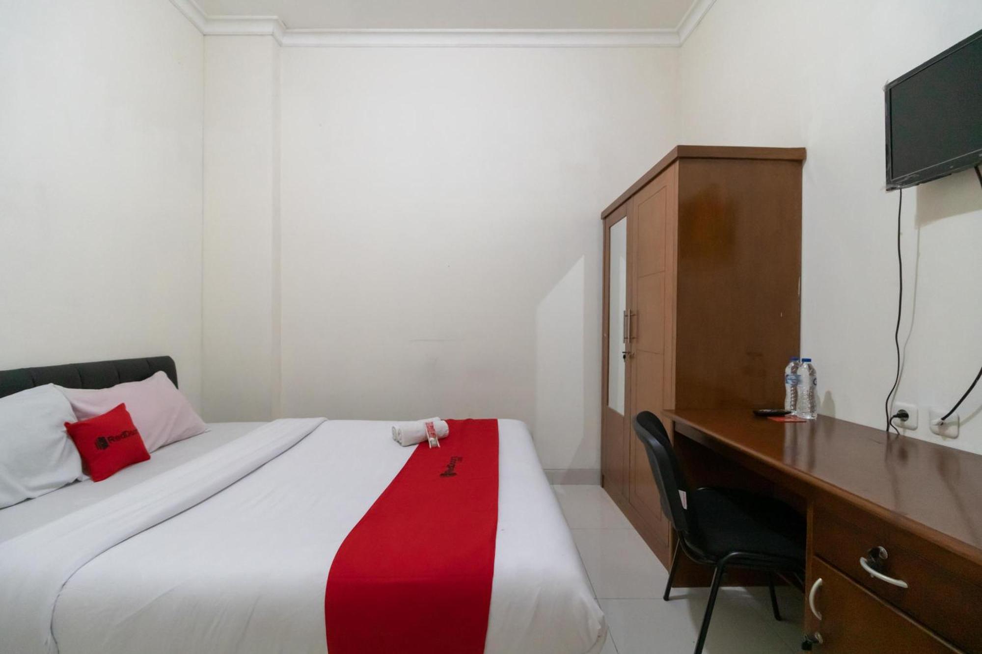 Reddoorz Near Universitas Esa Unggul Bekasi Harapan Indah מראה חיצוני תמונה