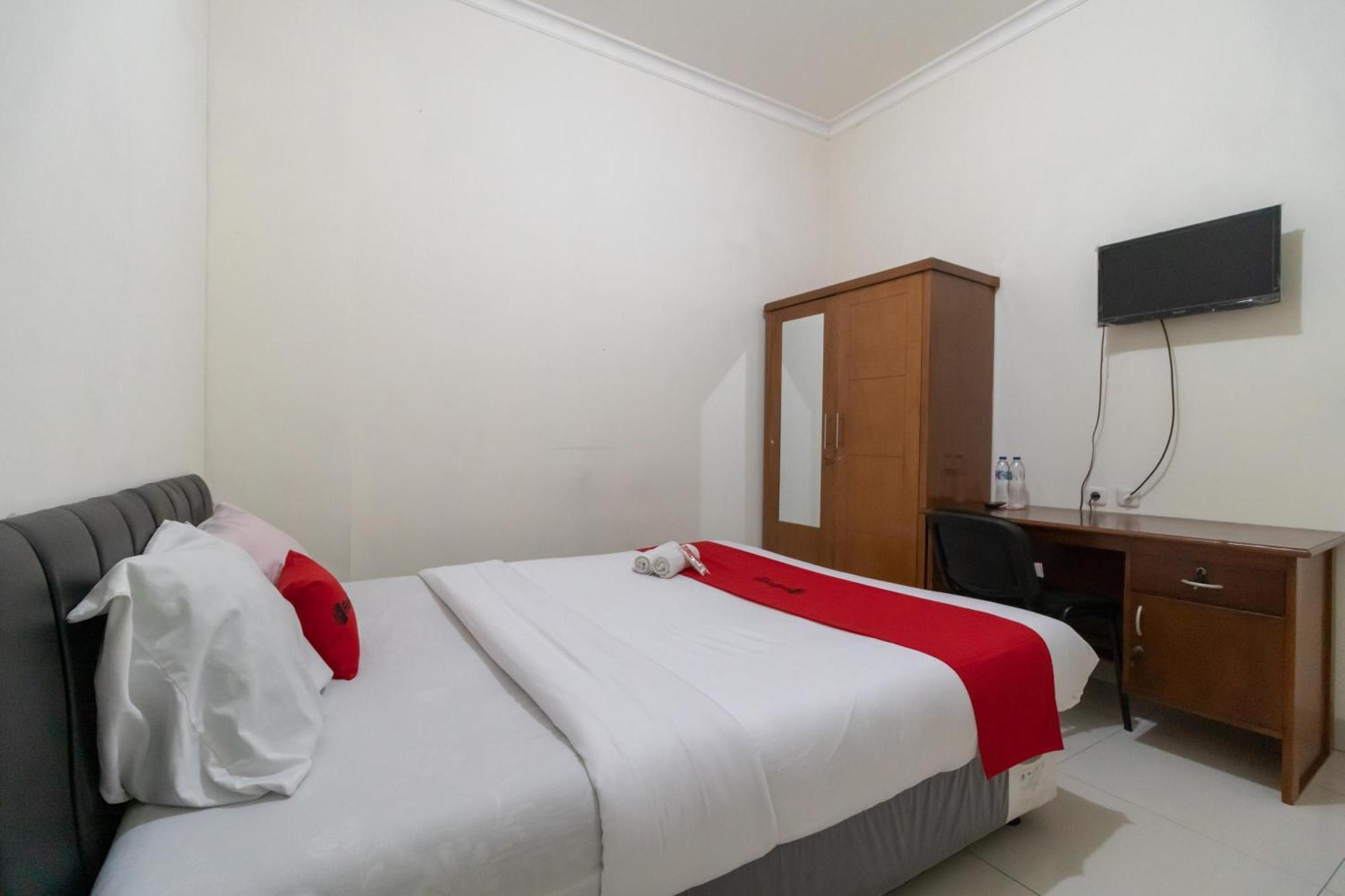 Reddoorz Near Universitas Esa Unggul Bekasi Harapan Indah מראה חיצוני תמונה